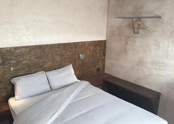 Estabulo De Valinhas * Vitorino dos Piães